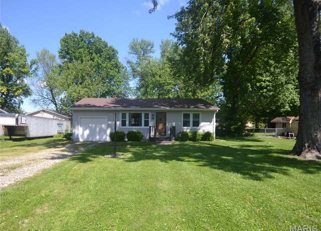 Property at 5510 East Dr, Fairview Heights, IL 62208, 2 beds, 1 bath