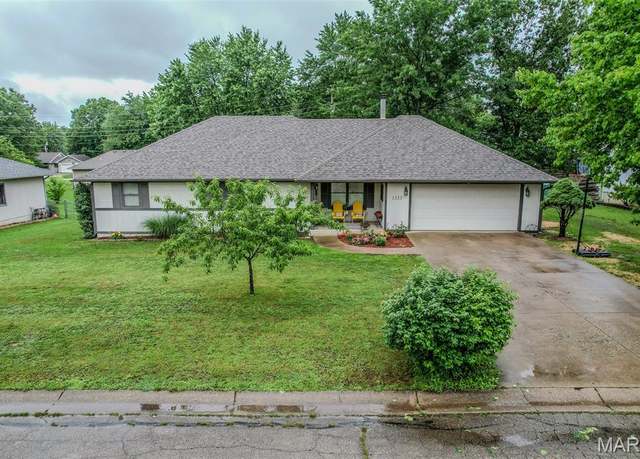 Property at 1333 Sandalwood Pl, Lebanon, MO 65536, 4 beds, 2 baths