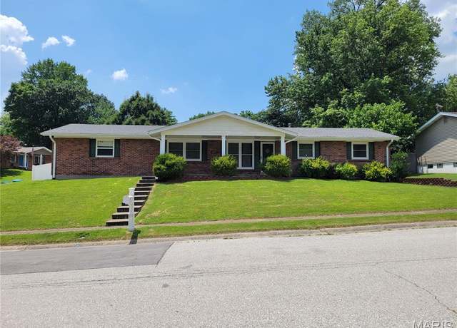 Property at 3025 Sherwood Ln, St Charles, MO 63301, 3 beds, 2 baths