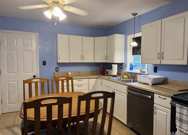 Property at 2133 Cedarwood Ct, Lebanon, MO 65536, 2 beds, 1 bath