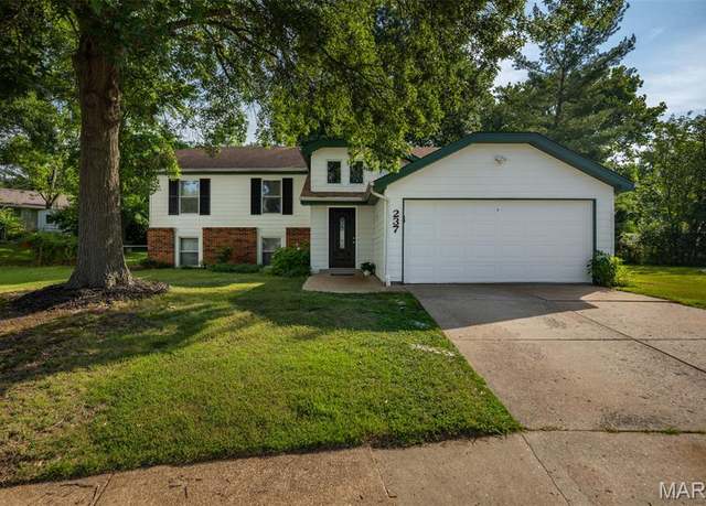 Property at 237 Valleyoak Ct, Ballwin, MO 63021, 4 beds, 2.5 baths