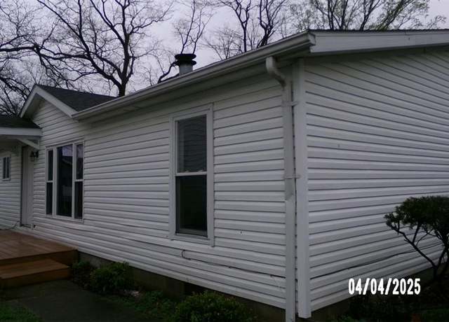 Property at 610 E Green St, Mascoutah, IL 62258, 3 beds, 2 baths