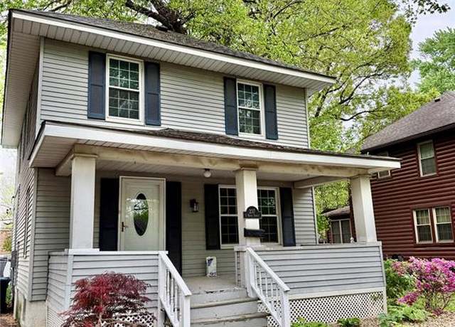 Property at 237 S 9th St, Wood River, IL 62095, 4 beds, 2 baths