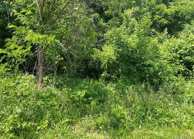 Property at 212 Pine Ridge Dr, Godfrey, IL 62035