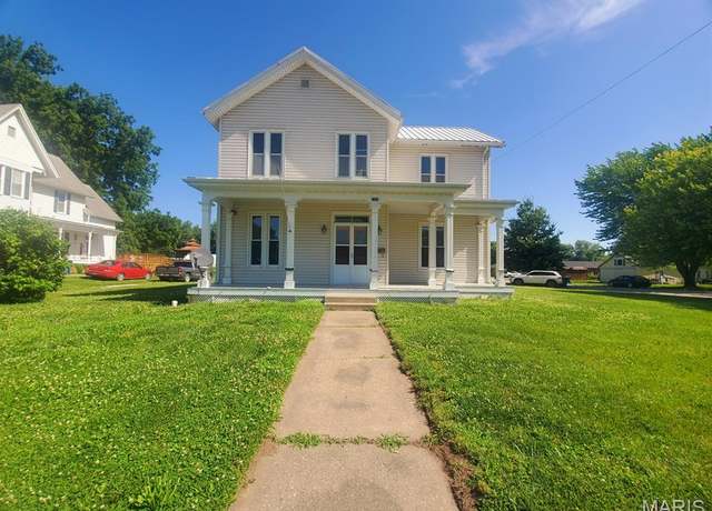 Property at 800 White St, Canton, MO 63435, 5 beds, 3 baths