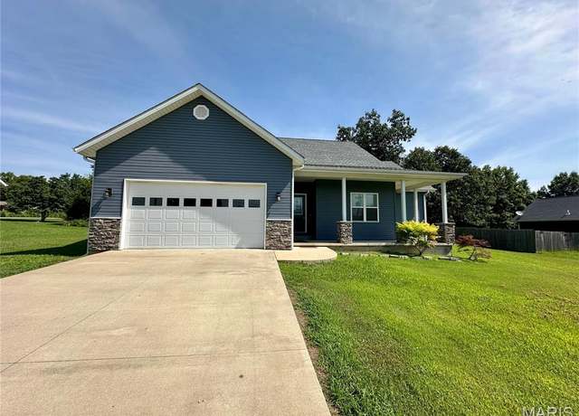 Property at 1005 E Donna Dr, Poplar Bluff, MO 63901, 4 beds, 2 baths