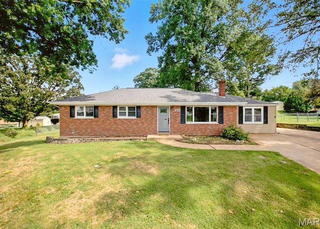 Property at 4640 Venarde Dr, St Louis, MO 63128, 3 beds, 2 baths