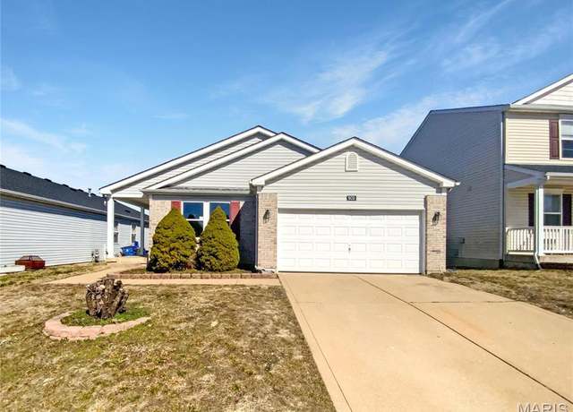 Property at 909 Union Pl, Herculaneum, MO 63048, 3 beds, 3 baths