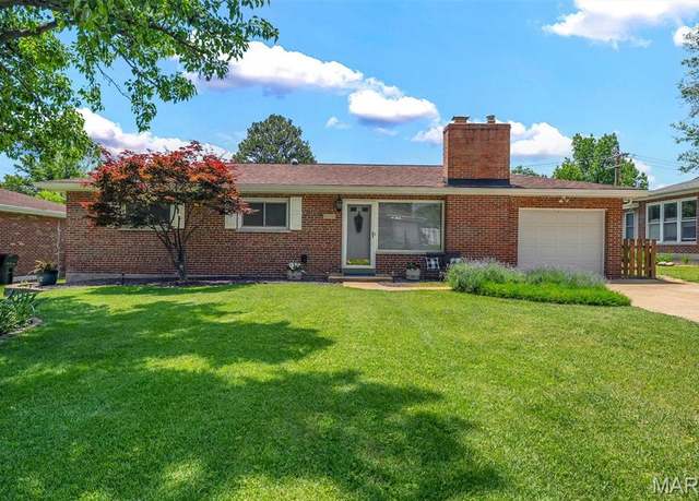 Property at 7666 Grant Haven Dr, St Louis, MO 63123, 3 beds, 2.5 baths