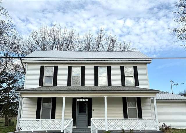 Property at 13978 Pike 496, Bowling Green, MO 63334, 4 beds, 1 bath