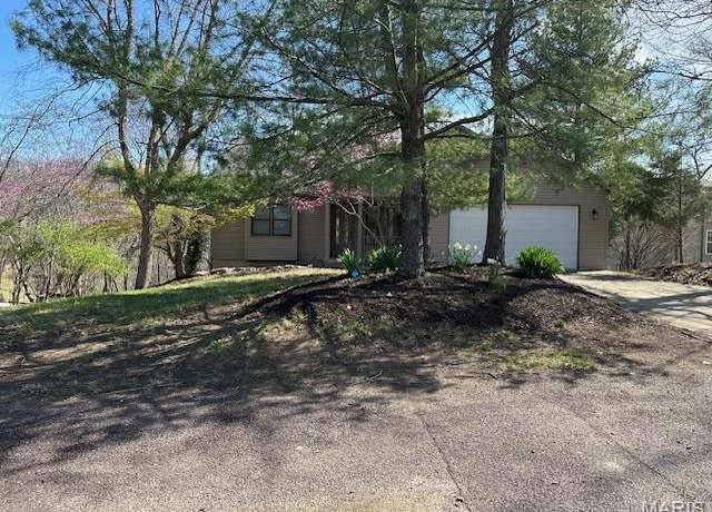 Property at 157 S Kings Rd, Lake Sherwood, MO 63357, 4 beds, 3 baths