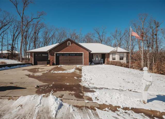 Property at 450 Worth St, Holts Summit, MO 65043, 5 beds, 3 baths