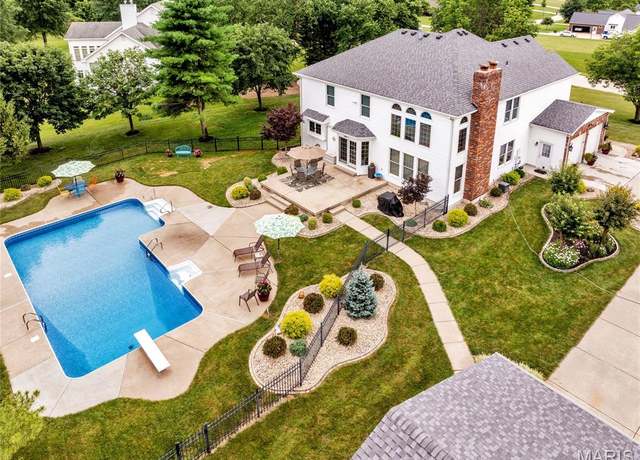 Property at 123 Townview Dr, Wentzville, MO 63385, 4 beds, 2.5 baths