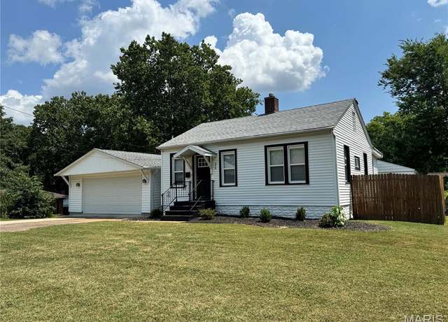 Property at 316 N 36th St, Belleville, IL 62226, 2 beds, 1 bath