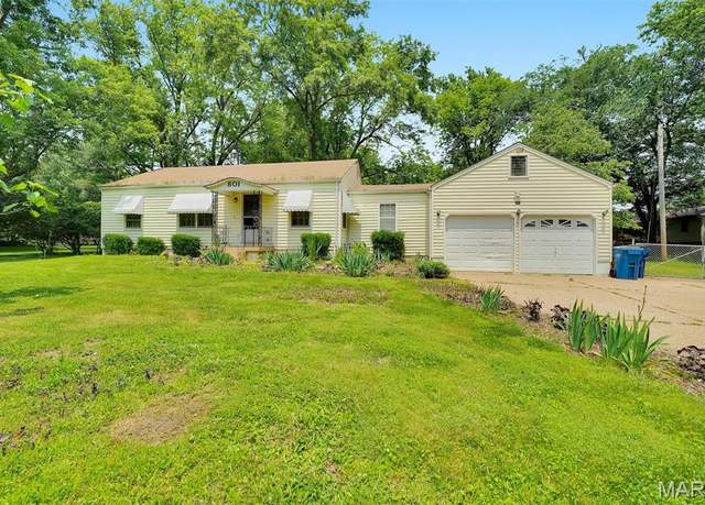 Property at 801 Reinke Rd, Ellisville, MO 63021, 2 beds, 1 bath