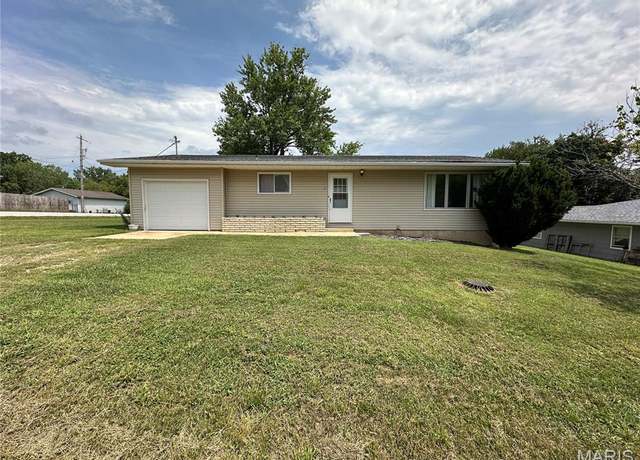 Property at 1106 W Acuff St, Salem, MO 65560, 3 beds, 1 bath