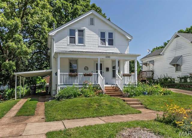 Property at 6945 Lindenwood Pl, St Louis, MO 63109, 3 beds, 1.5 baths