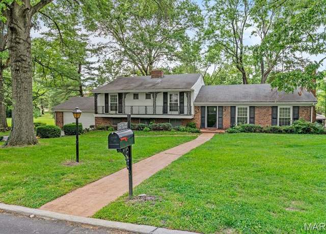 Property at 10267 Thornwood Dr, Ladue, MO 63124, 4 beds, 3 baths