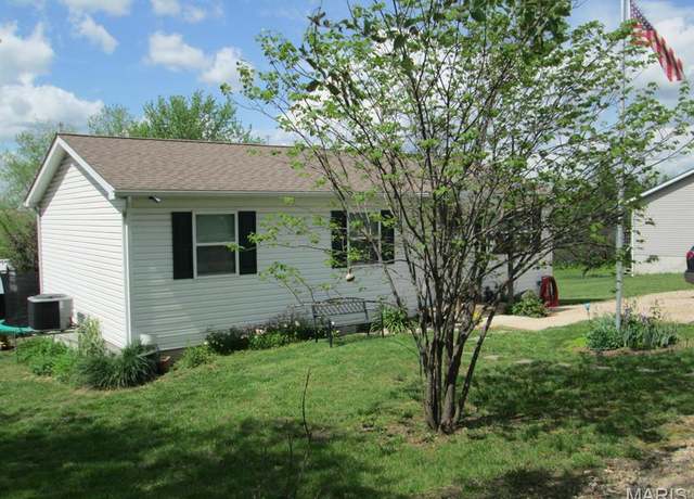Property at 427 Colby St, Bourbon, MO 65441, 3 beds, 1 bath