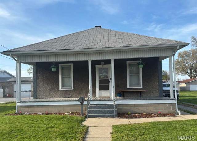 Property at 311 W Prairie St, Staunton, IL 62088, 3 beds, 1 bath