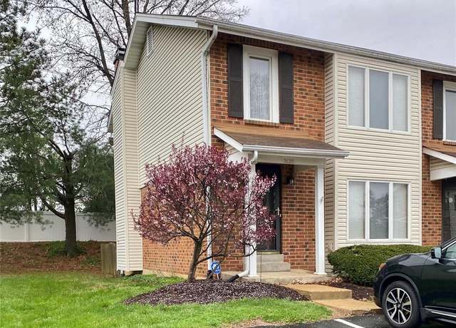 Property at 2128 Friendship Ct, Florissant, MO 63031, 2 beds, 1.5 baths