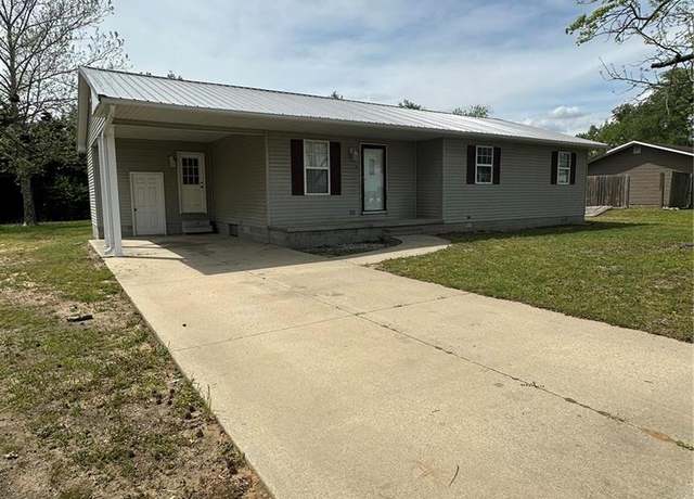 Property at 209 Sandywood Rd, Sikeston, MO 63801, 3 beds, 2 baths
