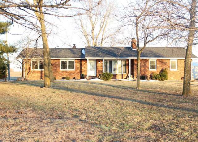 Property at 462 IL Route 127, Greenville, IL 62246, 3 beds, 2 baths