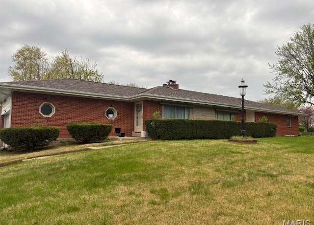 Property at 26 Ranchview Dr, Florissant, MO 63033, 3 beds, 2 baths