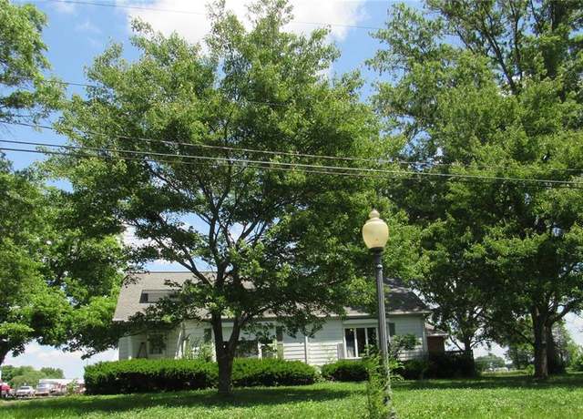 Property at 1113 E Market St, Red Bud, IL 62278, 3 beds, 1.5 baths