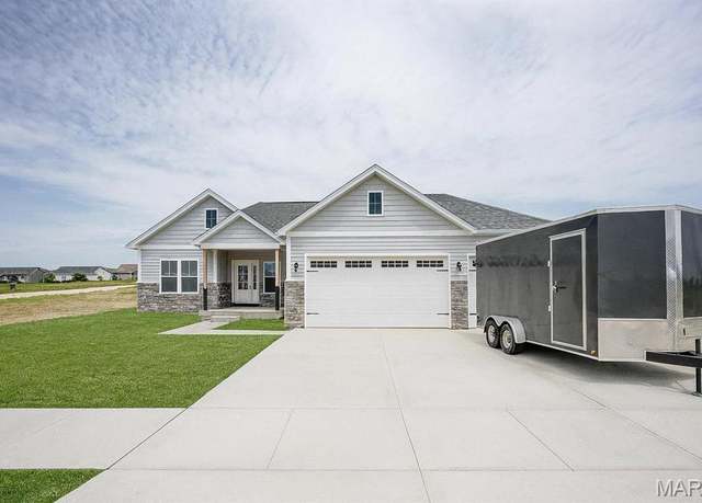 Property at 400 Rumsfeld Dr, Troy, IL 62294, 5 beds, 3.5 baths