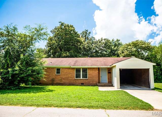 Property at 309 Maple St, Kennett, MO 63857, 3 beds, 1.5 baths