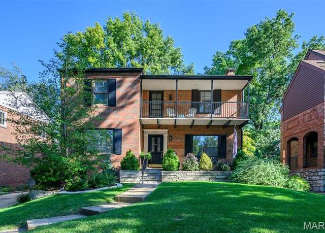 Property at 8041 Daytona Dr, St Louis, MO 63105, 3 beds, 2.5 baths