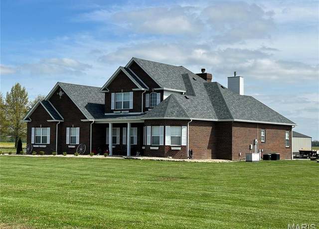 Property at 5961 Hamel Dr, Edwardsville, IL 62025, 4 beds, 3 baths