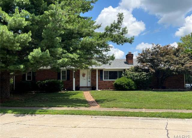 Property at 1735 Meadow Ln, Edwardsville, IL 62025, 3 beds, 3 baths