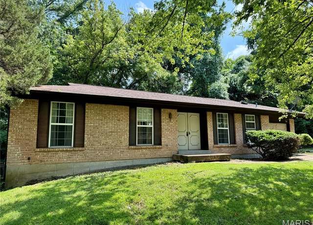 Property at 12074 Craig View Dr, St Louis, MO 63146, 3 beds, 2 baths