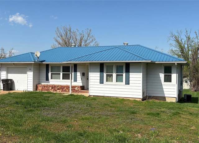 Property at 1026 Hume St, Perryville, MO 63775, 3 beds, 2 baths