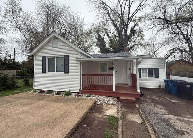 Property at 213 Vida Ave, St Louis, MO 63125, 2 beds, 1.5 baths