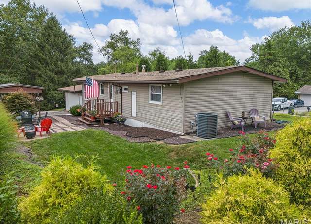 Property at 510 Fern Dr, Belleville, IL 62223, 3 beds, 2 baths