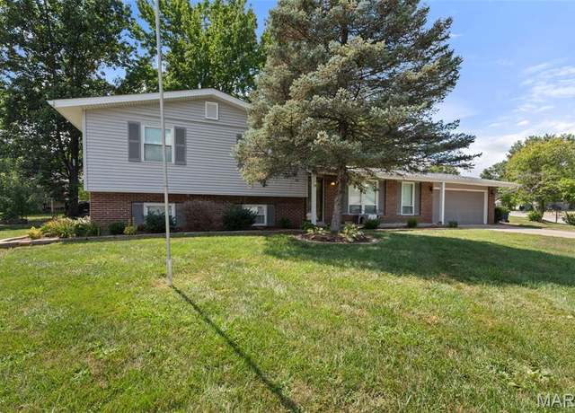 Property at 29 Picardy Dr, Lake St Louis, MO 63367, 4 beds, 2 baths