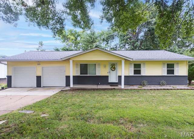 Property at 26 W Lakewood Dr, Fenton, MO 63026, 3 beds, 2.5 baths