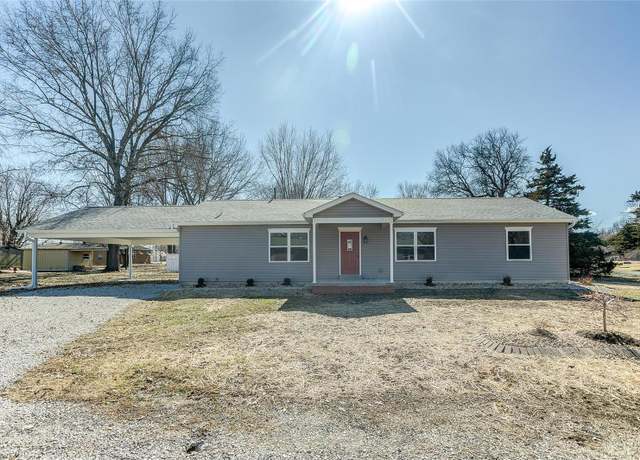 Property at 506 Fairbanks St, Staunton, IL 62088, 3 beds, 2 baths