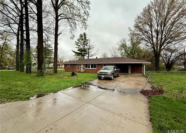 Property at 8403 Boul Ave, East St Louis, IL 62203, 3 beds, 2 baths