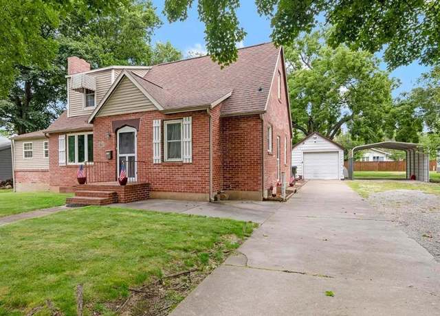Property at 421 W College St, Aurora, MO 65605, 4 beds, 2 baths