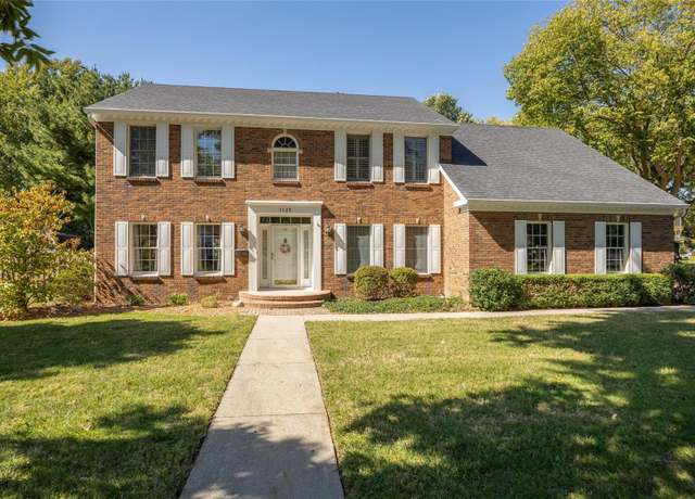 Property at 1125 N Franklin St, Litchfield, IL 62056, 4 beds, 2.5 baths