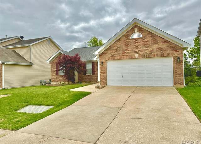 Property at 614 Sunny Pass Dr, Wentzville, MO 63385, 4 beds, 3 baths