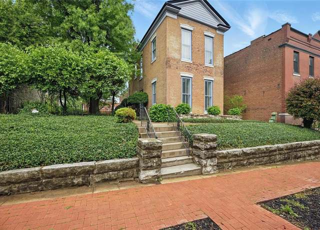 Property at 1225 Mackay Pl, St Louis, MO 63104, 3 beds, 2.5 baths