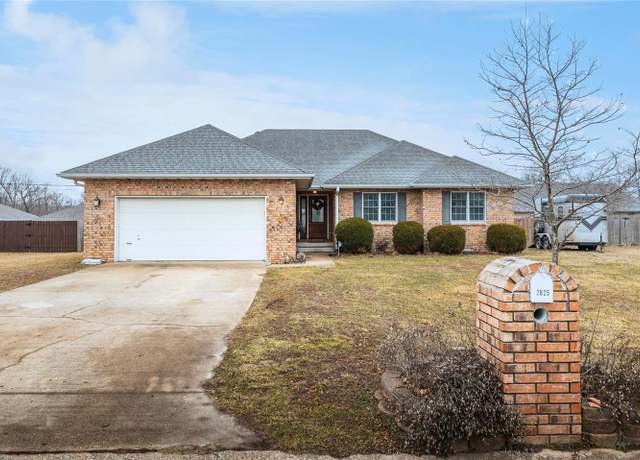 Property at 2825 Lafayette Ave, Lebanon, MO 65536, 3 beds, 2 baths