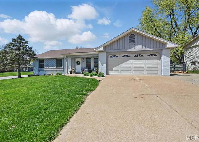 Property at 2 Suncrest Dr, St Peters, MO 63376, 3 beds, 3 baths
