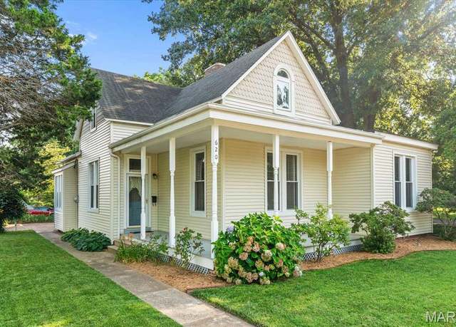 Property at 620 E A St, Belleville, IL 62220, 3 beds, 2 baths