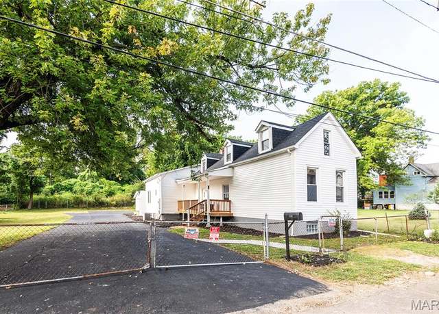 Property at 110 Teddy Ave, St Louis, MO 63125, 2 beds, 1 bath